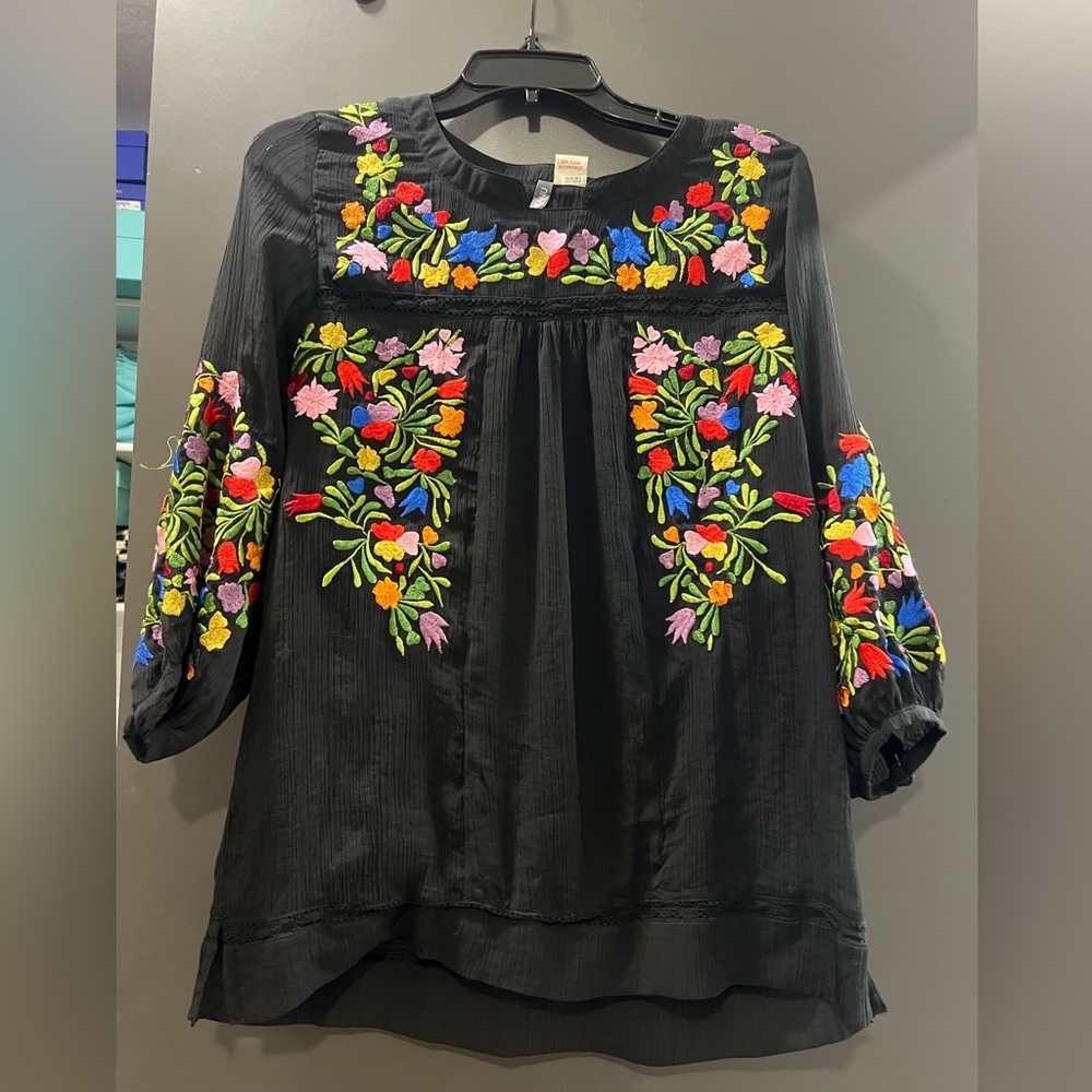 Anu embroidery black top